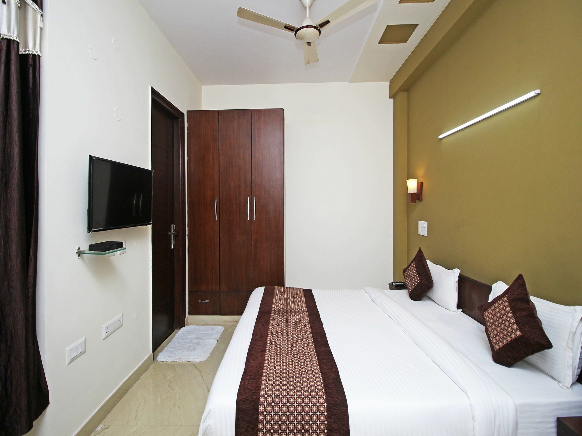Fabhotel Mannat Residency Sec 52 Гургаон Экстерьер фото