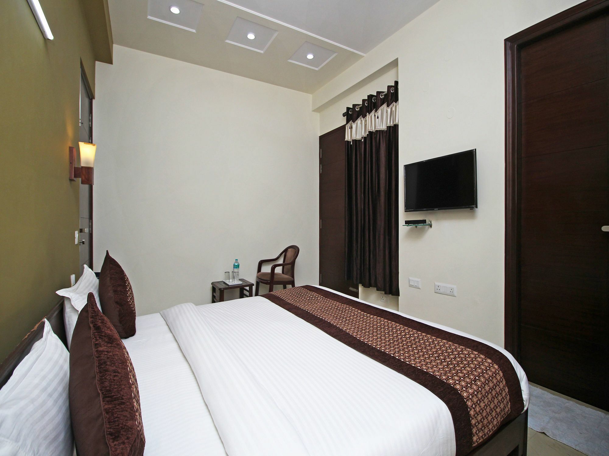 Fabhotel Mannat Residency Sec 52 Гургаон Экстерьер фото